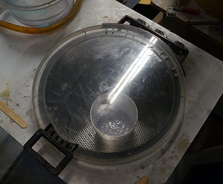 What is better for resin casting, a vacuum chamber or a pressure pot? -  Quora